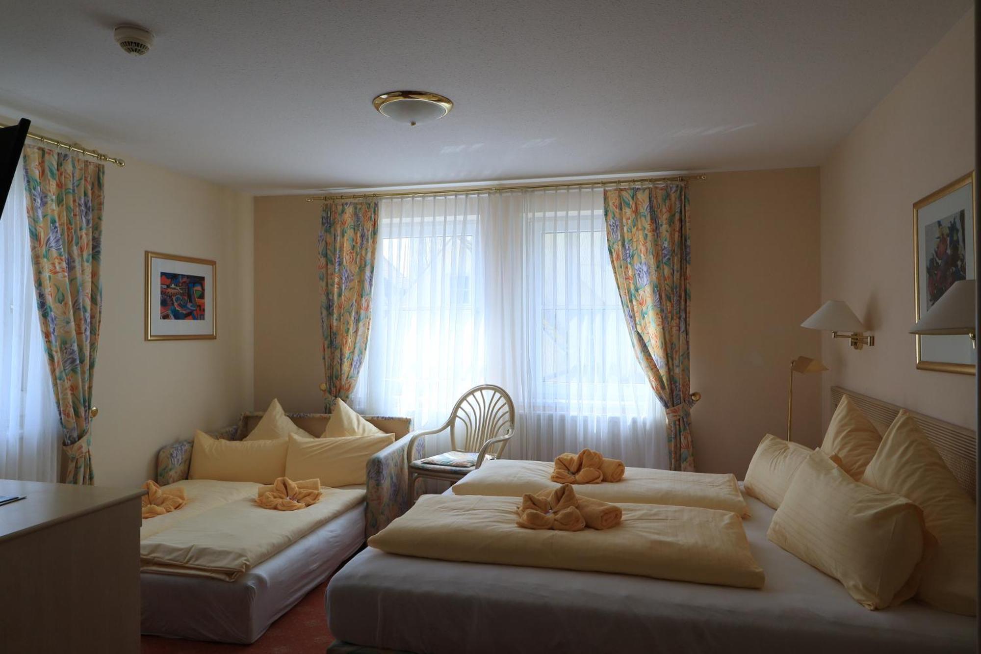 & Restaurant Mainaublick Hotel
