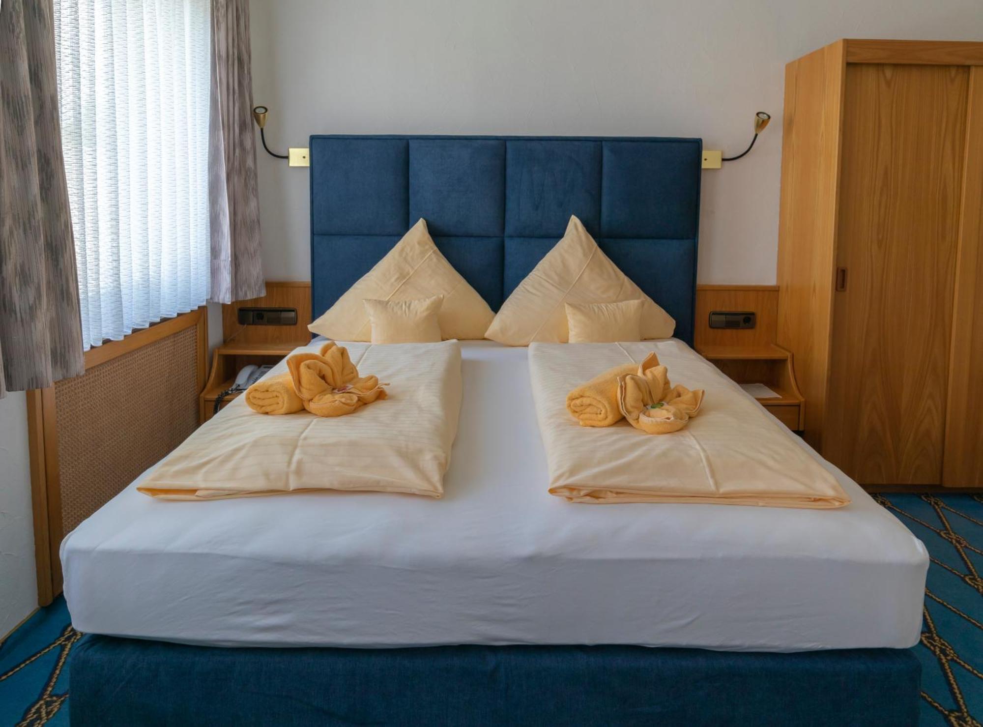 & Restaurant Mainaublick Hotel