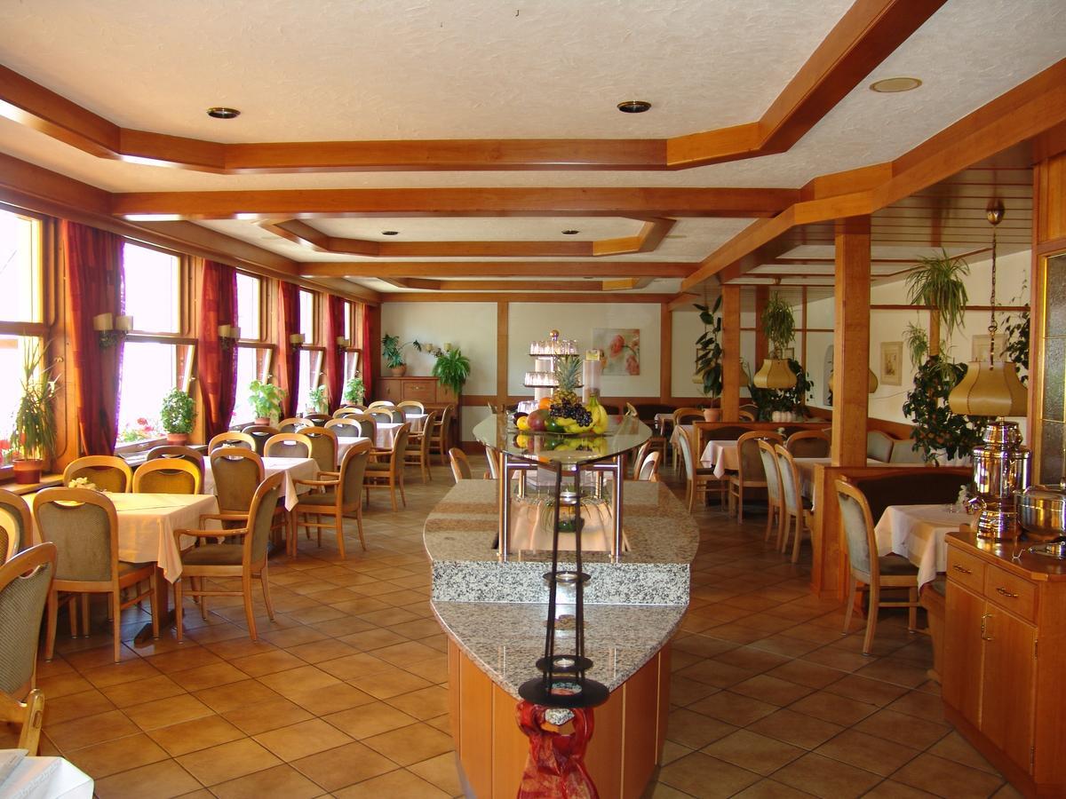 & Restaurant Mainaublick Hotel