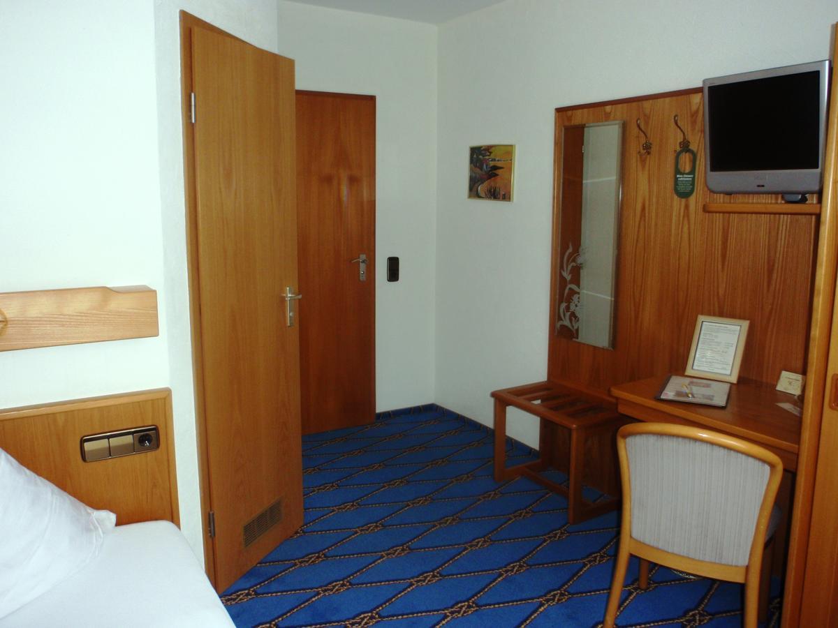 & Restaurant Mainaublick Hotel